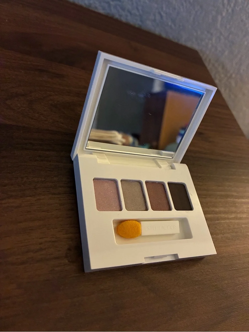 Estee Lauder vibrant lilly